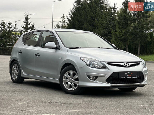 Серый Хендай i30, объемом двигателя 1.4 л и пробегом 126 тыс. км за 7400 $, фото 2 на Automoto.ua