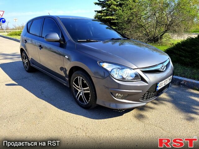 Серый Хендай i30, объемом двигателя 1.4 л и пробегом 165 тыс. км за 5850 $, фото 2 на Automoto.ua