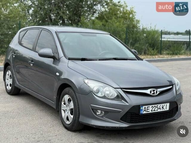 Серый Хендай i30, объемом двигателя 1.4 л и пробегом 181 тыс. км за 5700 $, фото 2 на Automoto.ua