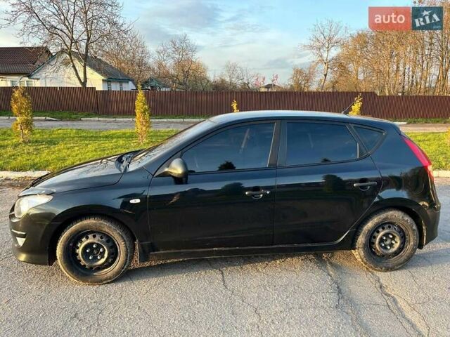 Серый Хендай i30, объемом двигателя 1.4 л и пробегом 228 тыс. км за 6500 $, фото 2 на Automoto.ua