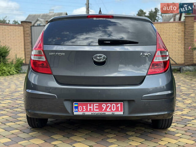Серый Хендай i30, объемом двигателя 1.6 л и пробегом 172 тыс. км за 9300 $, фото 2 на Automoto.ua