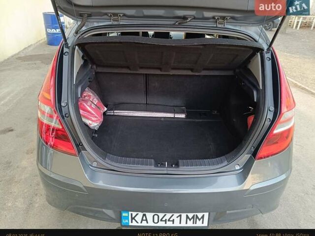 Серый Хендай i30, объемом двигателя 1.4 л и пробегом 178 тыс. км за 7400 $, фото 69 на Automoto.ua