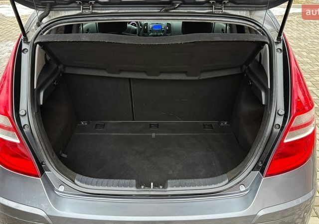 Серый Хендай i30, объемом двигателя 1.4 л и пробегом 160 тыс. км за 5400 $, фото 32 на Automoto.ua
