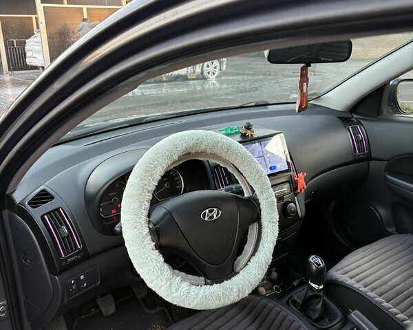 Серый Хендай i30, объемом двигателя 1.4 л и пробегом 222 тыс. км за 6000 $, фото 9 на Automoto.ua