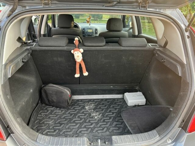 Серый Хендай i30, объемом двигателя 1.6 л и пробегом 162 тыс. км за 7200 $, фото 10 на Automoto.ua