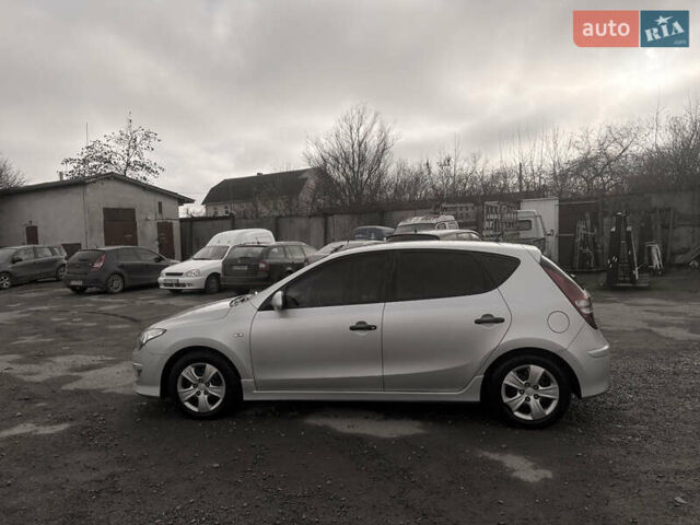 Серый Хендай i30, объемом двигателя 1.58 л и пробегом 290 тыс. км за 6600 $, фото 7 на Automoto.ua