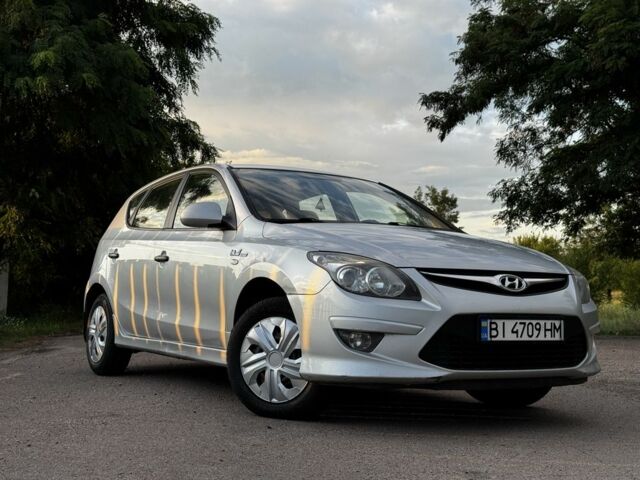 Серый Хендай i30, объемом двигателя 1.6 л и пробегом 250 тыс. км за 4999 $, фото 4 на Automoto.ua