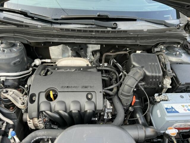 Серый Хендай i30, объемом двигателя 1.6 л и пробегом 162 тыс. км за 7200 $, фото 9 на Automoto.ua