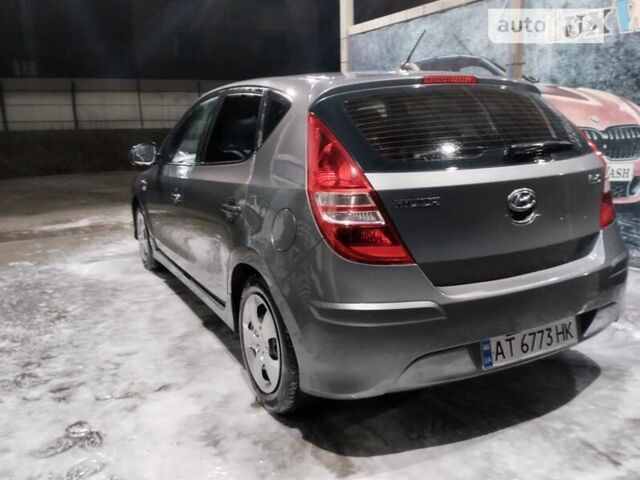 Сірий Хендай i30, об'ємом двигуна 1.58 л та пробігом 274 тис. км за 5500 $, фото 4 на Automoto.ua