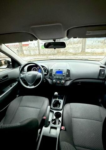 Серый Хендай i30, объемом двигателя 1.4 л и пробегом 160 тыс. км за 5400 $, фото 34 на Automoto.ua