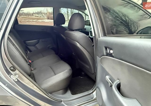 Серый Хендай i30, объемом двигателя 1.4 л и пробегом 160 тыс. км за 5400 $, фото 33 на Automoto.ua