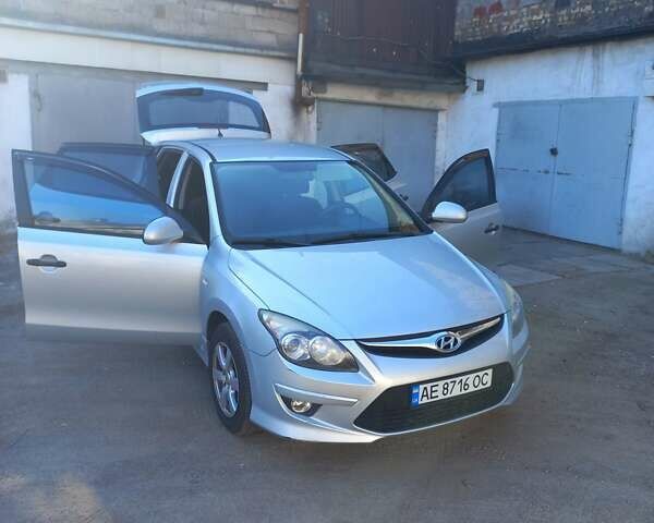 Сірий Хендай i30, об'ємом двигуна 1.4 л та пробігом 203 тис. км за 5800 $, фото 2 на Automoto.ua