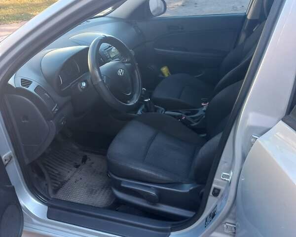 Сірий Хендай i30, об'ємом двигуна 1.4 л та пробігом 203 тис. км за 5800 $, фото 5 на Automoto.ua