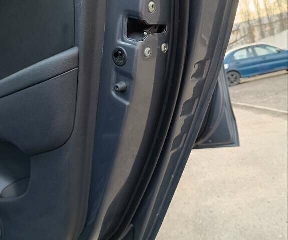 Серый Хендай i30, объемом двигателя 1.4 л и пробегом 178 тыс. км за 7400 $, фото 23 на Automoto.ua