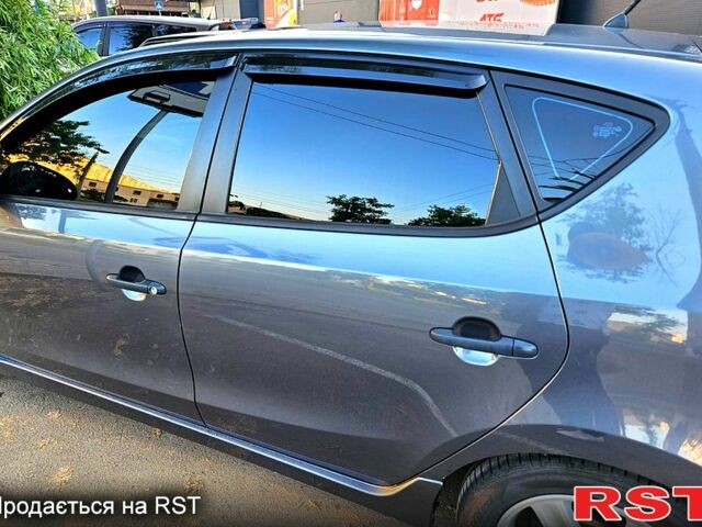 Серый Хендай i30, объемом двигателя 1.6 л и пробегом 230 тыс. км за 7800 $, фото 2 на Automoto.ua