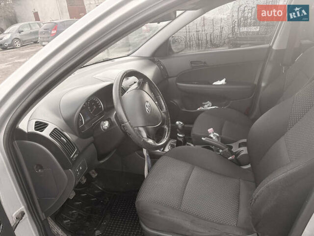 Серый Хендай i30, объемом двигателя 1.58 л и пробегом 290 тыс. км за 6600 $, фото 9 на Automoto.ua