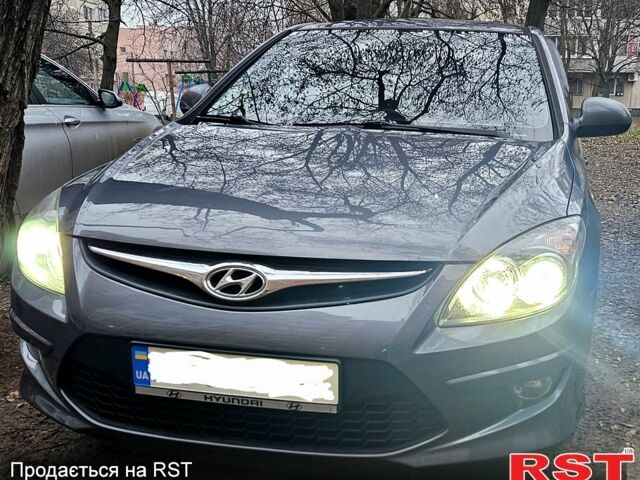Серый Хендай i30, объемом двигателя 1.6 л и пробегом 230 тыс. км за 7800 $, фото 5 на Automoto.ua