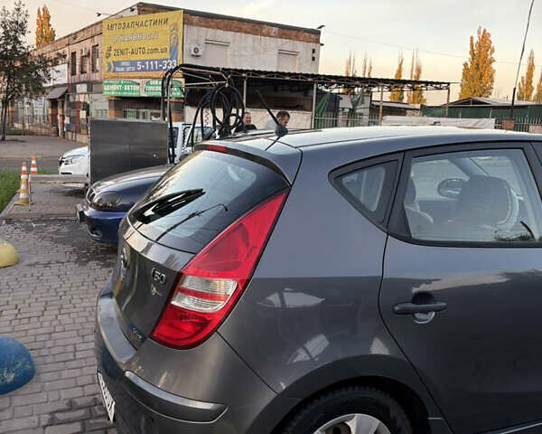 Серый Хендай i30, объемом двигателя 1.4 л и пробегом 222 тыс. км за 6000 $, фото 5 на Automoto.ua