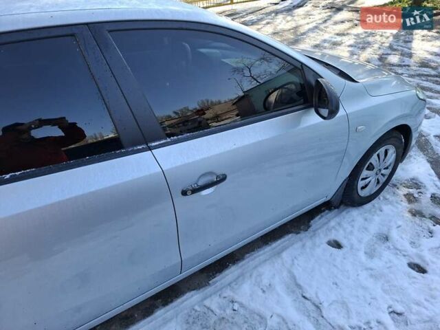 Серый Хендай i30, объемом двигателя 1.4 л и пробегом 118 тыс. км за 6800 $, фото 5 на Automoto.ua