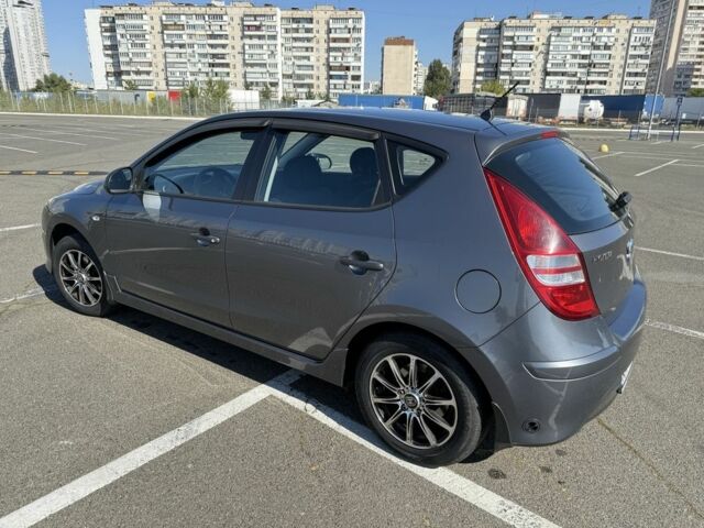 Серый Хендай i30, объемом двигателя 1.6 л и пробегом 187 тыс. км за 7100 $, фото 1 на Automoto.ua