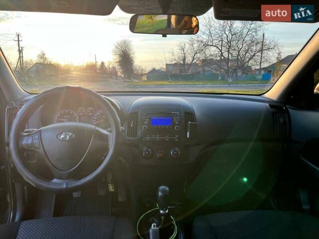 Серый Хендай i30, объемом двигателя 1.4 л и пробегом 228 тыс. км за 6500 $, фото 9 на Automoto.ua