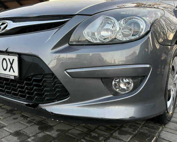 Серый Хендай i30, объемом двигателя 1.4 л и пробегом 222 тыс. км за 6000 $, фото 1 на Automoto.ua