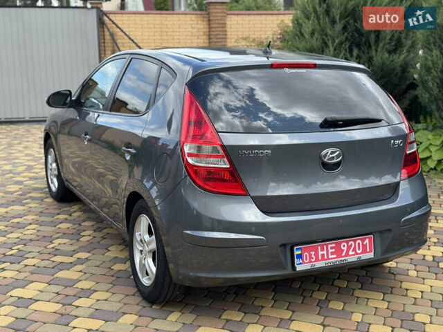 Серый Хендай i30, объемом двигателя 1.6 л и пробегом 172 тыс. км за 9300 $, фото 4 на Automoto.ua