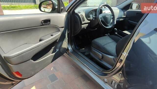 Серый Хендай i30, объемом двигателя 1.4 л и пробегом 234 тыс. км за 6500 $, фото 10 на Automoto.ua
