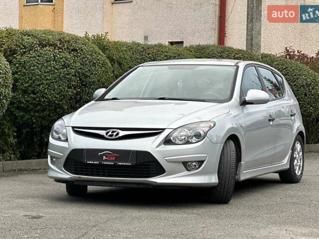 Серый Хендай i30, объемом двигателя 1.4 л и пробегом 126 тыс. км за 7400 $, фото 4 на Automoto.ua