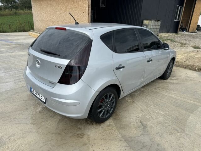 Серый Хендай i30, объемом двигателя 1.6 л и пробегом 199 тыс. км за 3500 $, фото 3 на Automoto.ua
