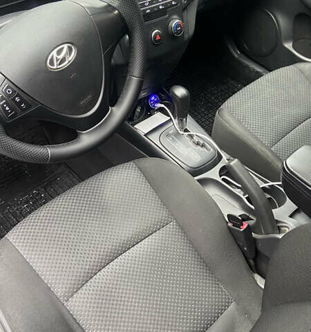 Серый Хендай i30, объемом двигателя 1.59 л и пробегом 160 тыс. км за 7300 $, фото 3 на Automoto.ua