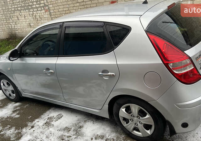 Серый Хендай i30, объемом двигателя 1.59 л и пробегом 160 тыс. км за 7300 $, фото 6 на Automoto.ua