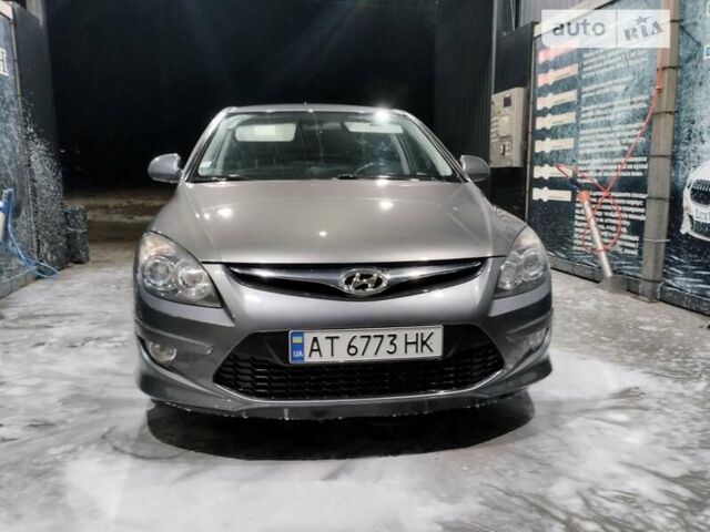 Сірий Хендай i30, об'ємом двигуна 1.58 л та пробігом 274 тис. км за 5500 $, фото 1 на Automoto.ua