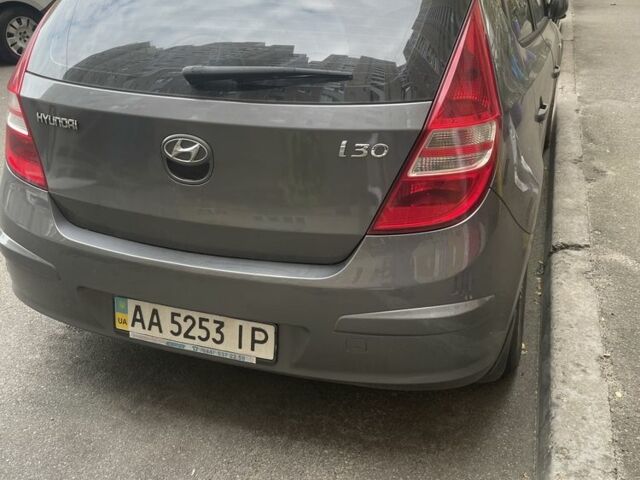 Серый Хендай i30, объемом двигателя 1.4 л и пробегом 160 тыс. км за 9000 $, фото 1 на Automoto.ua