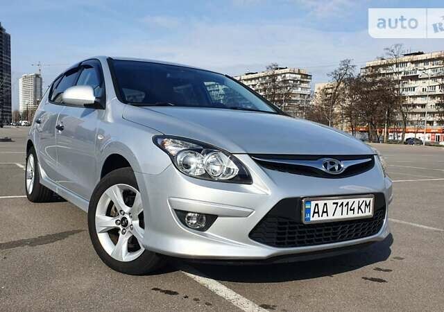 Сірий Хендай i30, об'ємом двигуна 1.59 л та пробігом 203 тис. км за 7300 $, фото 20 на Automoto.ua