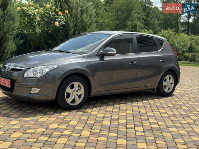 Серый Хендай i30, объемом двигателя 1.6 л и пробегом 172 тыс. км за 9300 $, фото 1 на Automoto.ua