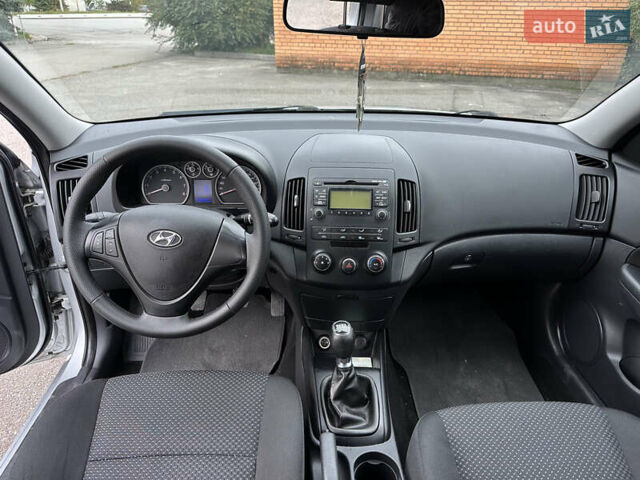 Серый Хендай i30, объемом двигателя 1.4 л и пробегом 126 тыс. км за 7400 $, фото 17 на Automoto.ua
