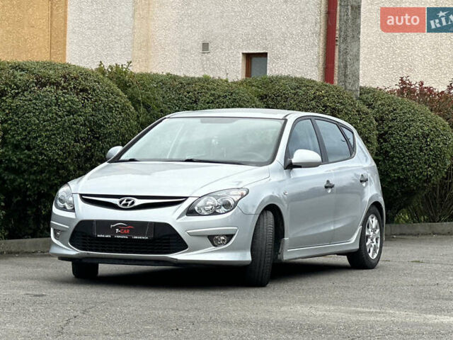 Серый Хендай i30, объемом двигателя 1.4 л и пробегом 126 тыс. км за 7400 $, фото 6 на Automoto.ua