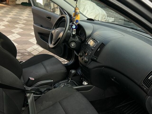 Серый Хендай i30, объемом двигателя 1.6 л и пробегом 162 тыс. км за 7200 $, фото 12 на Automoto.ua