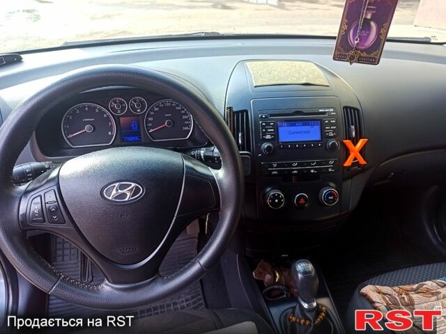 Серый Хендай i30, объемом двигателя 1.4 л и пробегом 175 тыс. км за 6600 $, фото 2 на Automoto.ua