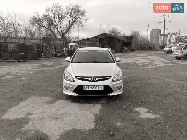 Серый Хендай i30, объемом двигателя 1.58 л и пробегом 290 тыс. км за 6600 $, фото 1 на Automoto.ua