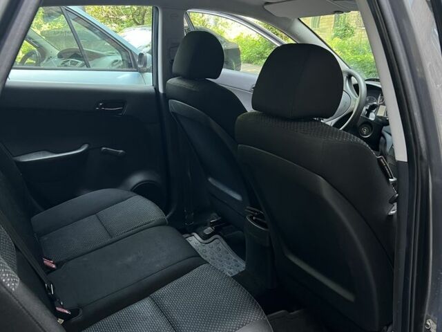 Серый Хендай i30, объемом двигателя 1.6 л и пробегом 162 тыс. км за 7200 $, фото 11 на Automoto.ua