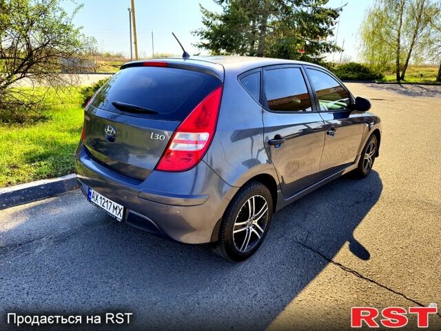 Серый Хендай i30, объемом двигателя 1.4 л и пробегом 165 тыс. км за 5850 $, фото 3 на Automoto.ua