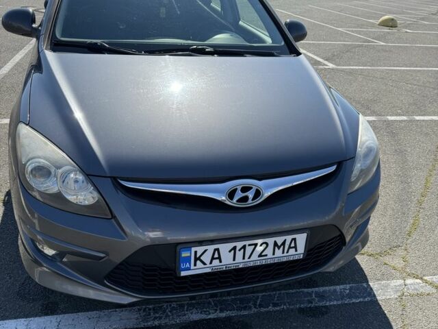 Серый Хендай i30, объемом двигателя 1.6 л и пробегом 187 тыс. км за 7100 $, фото 5 на Automoto.ua