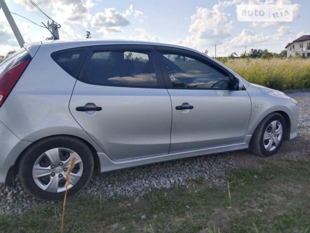 Серый Хендай i30, объемом двигателя 1.6 л и пробегом 250 тыс. км за 6700 $, фото 4 на Automoto.ua