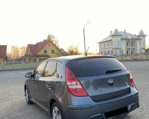 Сірий Хендай i30, об'ємом двигуна 1.4 л та пробігом 202 тис. км за 6000 $, фото 5 на Automoto.ua