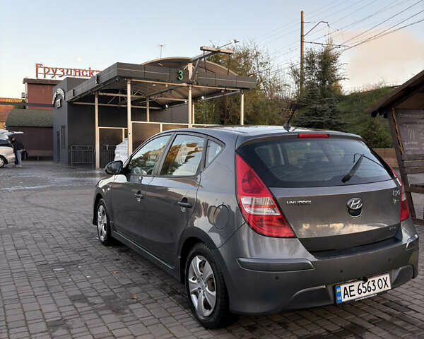 Серый Хендай i30, объемом двигателя 1.4 л и пробегом 222 тыс. км за 6000 $, фото 7 на Automoto.ua