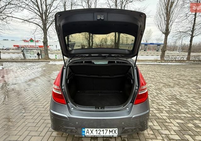 Серый Хендай i30, объемом двигателя 1.4 л и пробегом 160 тыс. км за 5400 $, фото 38 на Automoto.ua