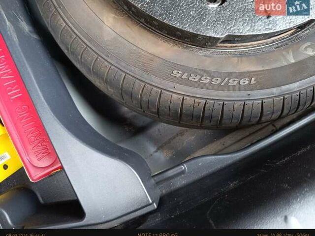 Серый Хендай i30, объемом двигателя 1.4 л и пробегом 178 тыс. км за 7400 $, фото 67 на Automoto.ua