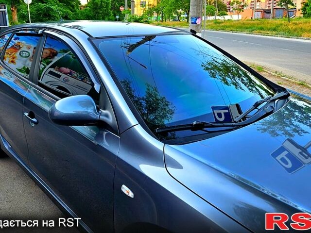 Серый Хендай i30, объемом двигателя 1.6 л и пробегом 230 тыс. км за 7800 $, фото 4 на Automoto.ua